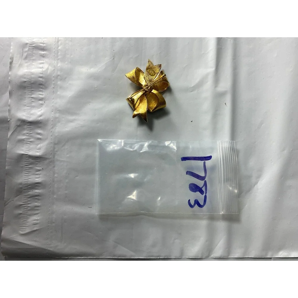 Gold Tone Purple Enamel Bow Brooch Pin Rhinestone Accents‎